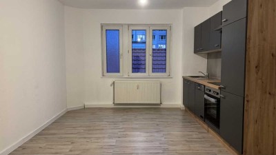 ERSTBEZUG NACH SANIERUNG: 4-Zimmer Wohnung mit Einbauküche