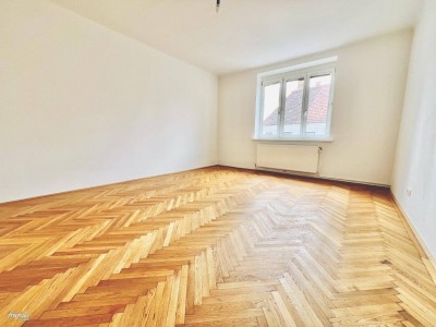 Sanierte Eigentumswohnung mit 3 Zimmer und Balkon