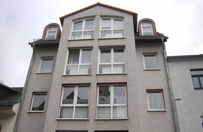 Großzügige 3-Raum-DG-Wohnung mit Balkon und Fahrstuhl