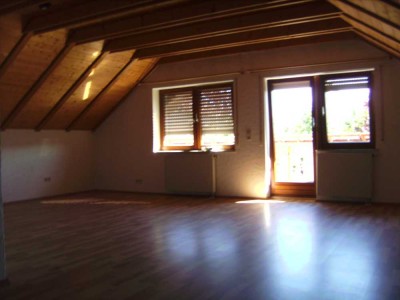 Ansprechende und gepflegte 3,5-Raum-DG-Wohnung mit Einbauküche in Zimmern