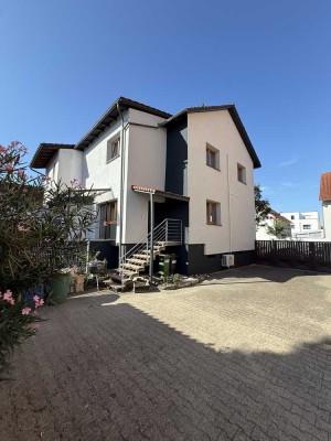 Erstbezug nach Sanierung: freundliches 4-Zimmer-Haus in Karlsdorf-Neuthard