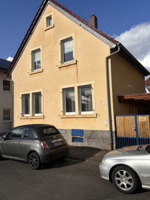 Charmantes, freistehendes Zweifamilienhaus in ruhiger und zentraler Lage