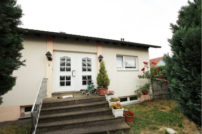 Freist. Einfamilienhaus mit Einliegerwohnung mit insg. 7,5 Zimmern 286qm Wohnfläche 535qm Grundstück