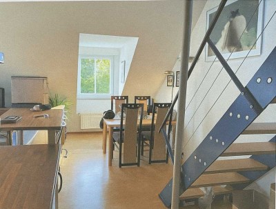 Von Privat: Attraktive Kapitalanlage – Helle DG-Wohnung mit Galerie und Loggia