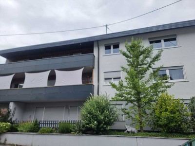 Ansprechende 3-Zimmer-EG-Wohnung mit Balkon und Einbauküche in Aidlingen