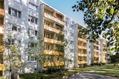 3-Zimmer-Wohnung mit Balkon, Küche und Bad mit Fenster