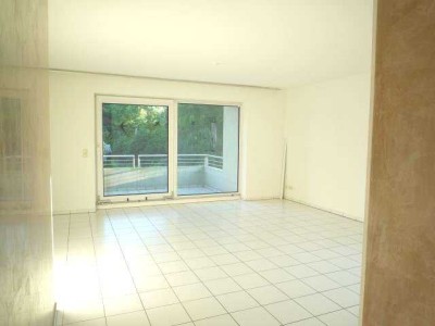 Attraktive 3-Zi.-Wohnung mit Niveau, Balkon und Stellplatz in modernem Haus