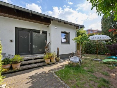 Großzügiger Bungalow mit Jacuzzi, Sauna und Doppelgarage in Uttenreuth – Wohnen auf einer Ebene
