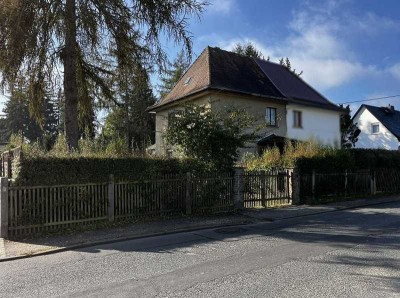 Leipzig-Mölkau: DHH als Stadtvilla mit ca. 1.462 m² großem Grundstück, Garage, Werkstatt