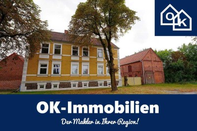 Angern- Ehemaliger Vierseitenhof mit großem Wohnhaus und viel Nebengelass