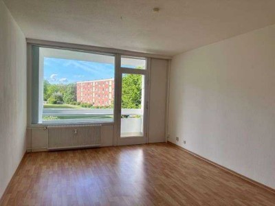 1 Monat Nettokaltmietfrei! Frisch renovierte 2 Zimmer Wohnung mit Balkon