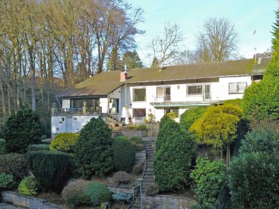 NEU in Odenthal: Für Liebhaber einer besonderen Architektur in traumhafter Waldrandlage