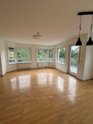 Helle 3-Zimmer-Wohnung mit Balkon und EBK in Oberschwandorf