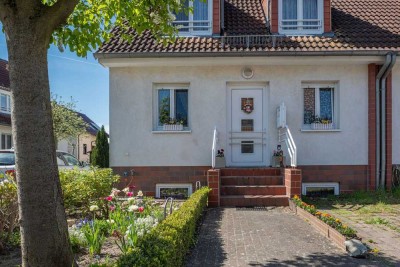 So ruhig und doch so nah bei Berlin. Vermietetes Reihenendhaus auf 3 Etagen, ohne Käuferprovision