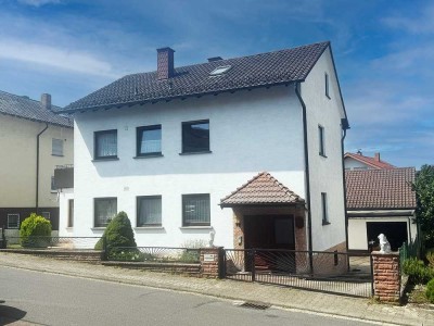 KÄUFERPROVISIONSFREI - Zweifamilienhaus mit viel Potential auf großem Grundstück in