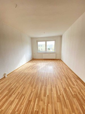 Wieder verfügbar..... Neu renovierte 4-Raum-Wohnung mit Balkon direkt am Wasser