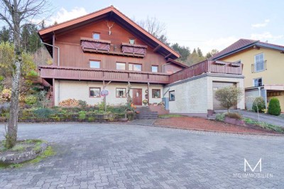 MG - Ein- bis Zweifamilienhaus mit Pool, Garten und Garage in ruhiger Lage von Wallhalben