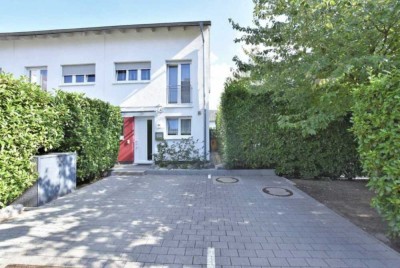 Ansprechendes und modernisiertes 4-Raum-Reihenendhaus mit geh. Innenausstattung
