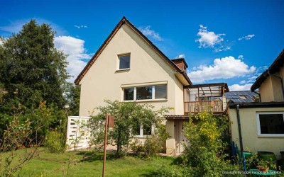 Bonn-Bechlinghoven: Teilsaniertes Einfamilienhaus mit Charme und Potenzial sucht Vollender!