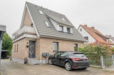 Moderne 4-Zimmer-Wohnung auf zwei Ebenen mit Balkonen und Stellplatz