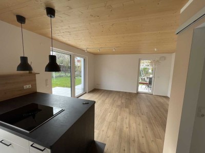Exklusive 4-Zimmer Gartenwohnung mit 2 Terrassen und  EBK in Augsburg