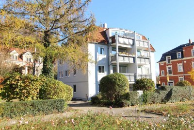 Leerstehende 3 Zimmer Wohnung mit drei PKW Stellplätzen