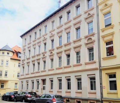 frisch renoviert: 2 Zimmer I Tageslichtbad mit Wanne I neue Einbauküche