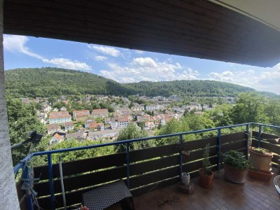 Großzügige, waldnahe 6-Zimmer-Wohnung mit herrlicher Aussicht - ideal für Familien/Homeoffice