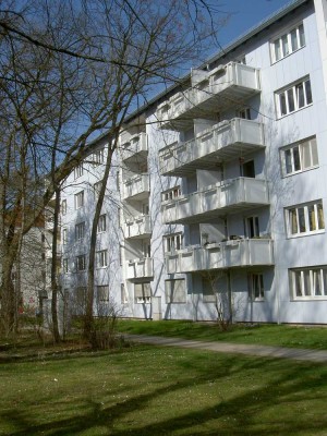 Sanierte 2,5 Zimmerwohnung mit Balkon