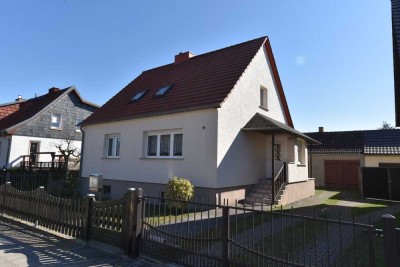 Einfamilienhaus in ruhiger Lage mit extra Platz im Nebengebäude