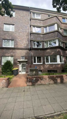 Stilvolle 3-Zimmer-Erdgeschosswohnung mit Balkon und Einbauküche in Hannover