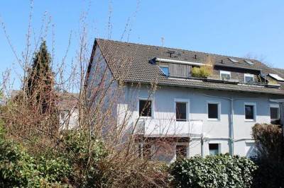 Top renoviert mit Parkett! 3-Zimmer-Eigentumswohnung mit Sonnenbalkon und PKW Stellplatz am Haus