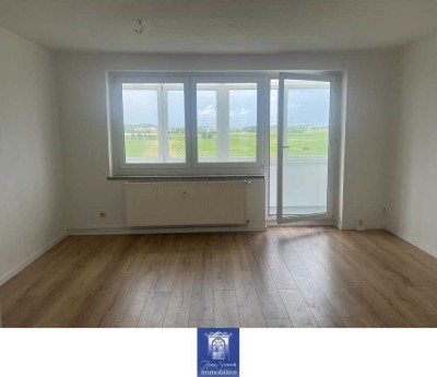 Gemütliche Dachgeschosswohnung mit großer Loggia! Bad und Küche mit Fenster!