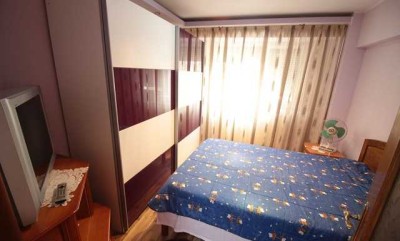 Geschmackvolle, vollständig renovierte 2-Zimmer-Wohnung mit Einbauküche in Neuss