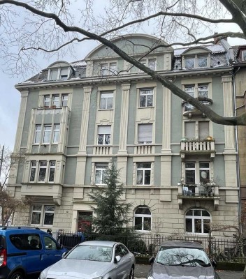 Stilvolle Altbau-Wohnung mit neuer Einbauküche