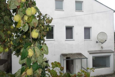 Zweifamilienhaus mit Potenzial in idyllischer Hanglage von Buchbach
