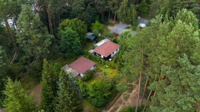 Eigentumsland & Wasserzugang: Zwei Ferienbungalows in purer Natur