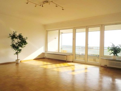 Leben mit Luxus im "Wellnesshaus" - Helle großräumige ETW mit Panoramablick (5-Zi. - 123 m²)  !!!