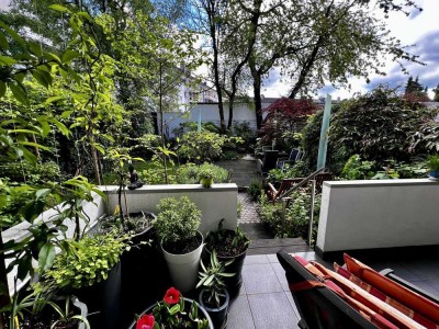 Grüne Wohlfühloase mit Südbalkon und wunderschönem eigenen Garten!
Genießen Sie das Beste aus
