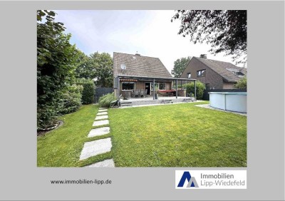 Modernisiertes freistehendes Einfamilienhaus mit Garage und Carport in zentraler Lage von St.Hubert