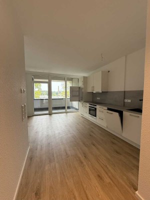 Zentrale Penthouse-Wohnung mit 2 Zimmern, Einbauküche und Balkon (Loggia) in Herzogenrath