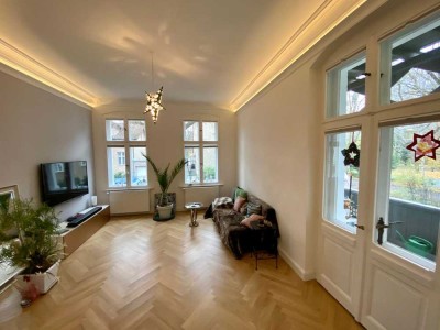 Geräumige, geschmackvolle 7-Raum-Maisonette-Wohnung mit lux. Innenausstattung v. Privat