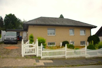 Lemgo / Lüerdissen freistehendes EFH (Bj. 1980) in Massivbauweise, voll unterkellert mit Garage