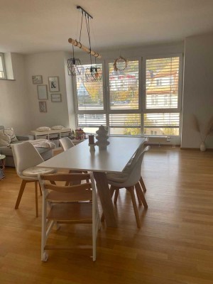 Zentrale 3-Zimmer-Wohnung mit geh. Innenausstattung, Balkon und EBK in Balingen