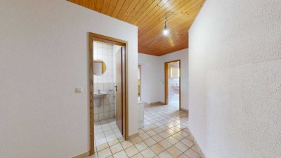Schöne 2,5 Zimmer-Dachgeschosswohnung mit PKW Stellplatz und Balkon in Karlsdorf-Neuthard