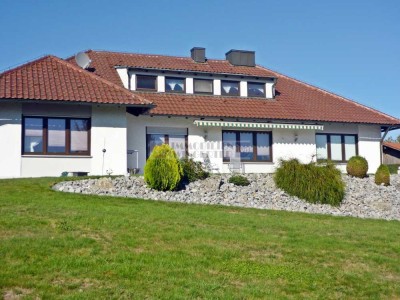 Gepflegter Walmdach-Bungalow in unverbaubarer, ruhiger Höhenlage in Brennberg