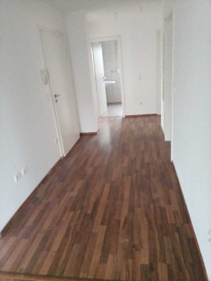 Helle 4 Zimmer-Wohnung mit Dachterrasse und kleinem Garten