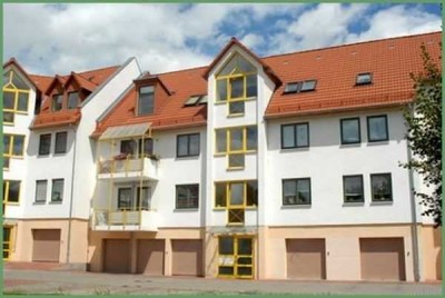 Gepflegte DG-Wohnung mit drei Zimmern sowie Balkon und EBK in Bad Dürrenberg