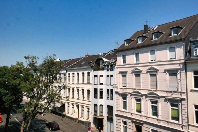 Helle 3-Zimmer-Altbauwohnung mit hohen Decken, Vinylboden, neuem Bad...inmitten des Bonner Zentrums