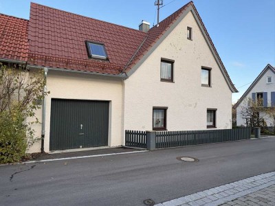 Charmant, solide, ausbaufähig ist dieses Einfamilienhaus in Walkertshofen